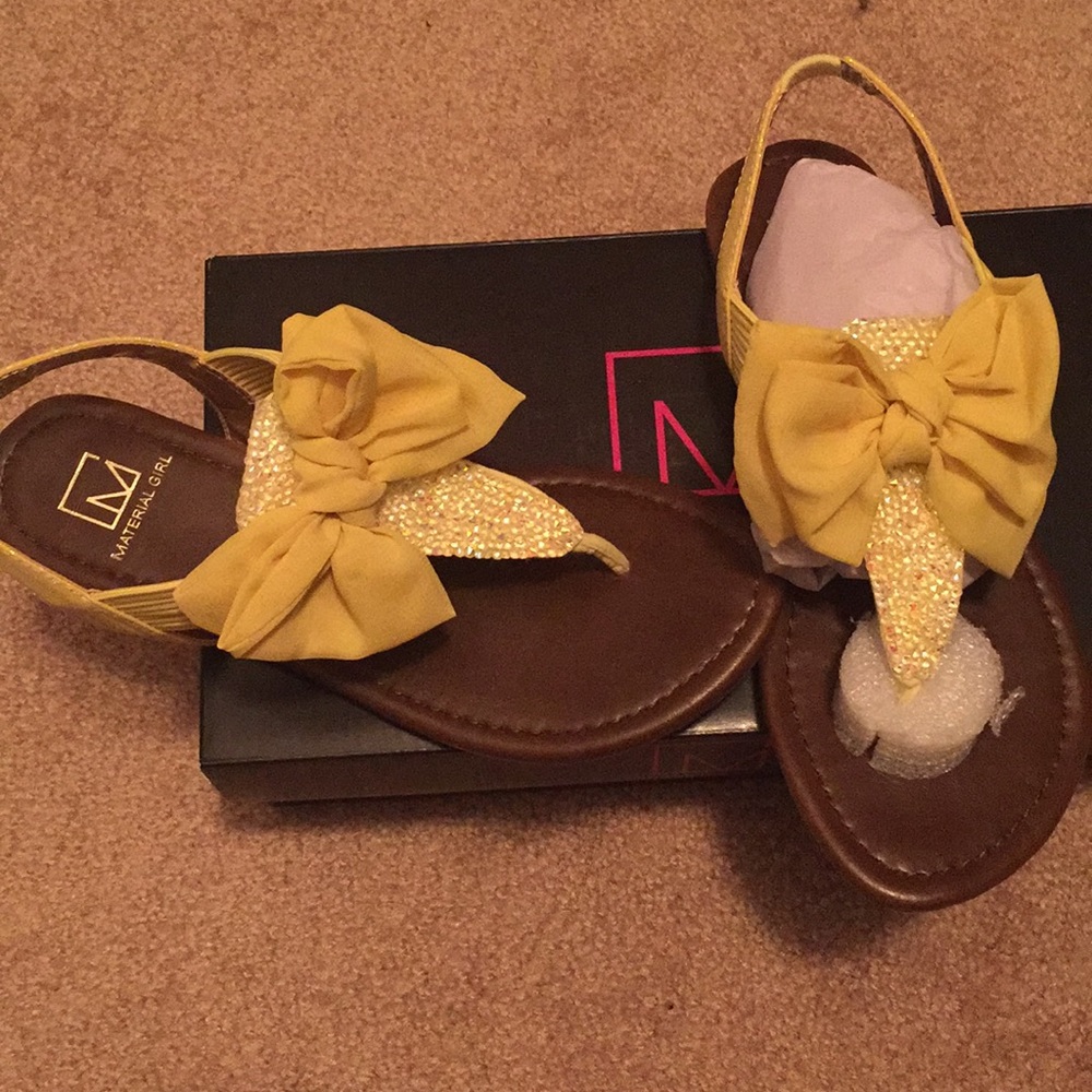 Gorgeous bright yellow sandals!
